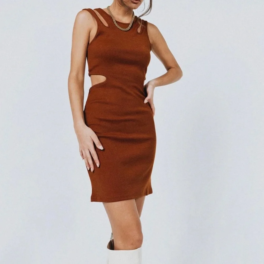 🔴Princess Polly Elisia Dress - Picture 2 of 8